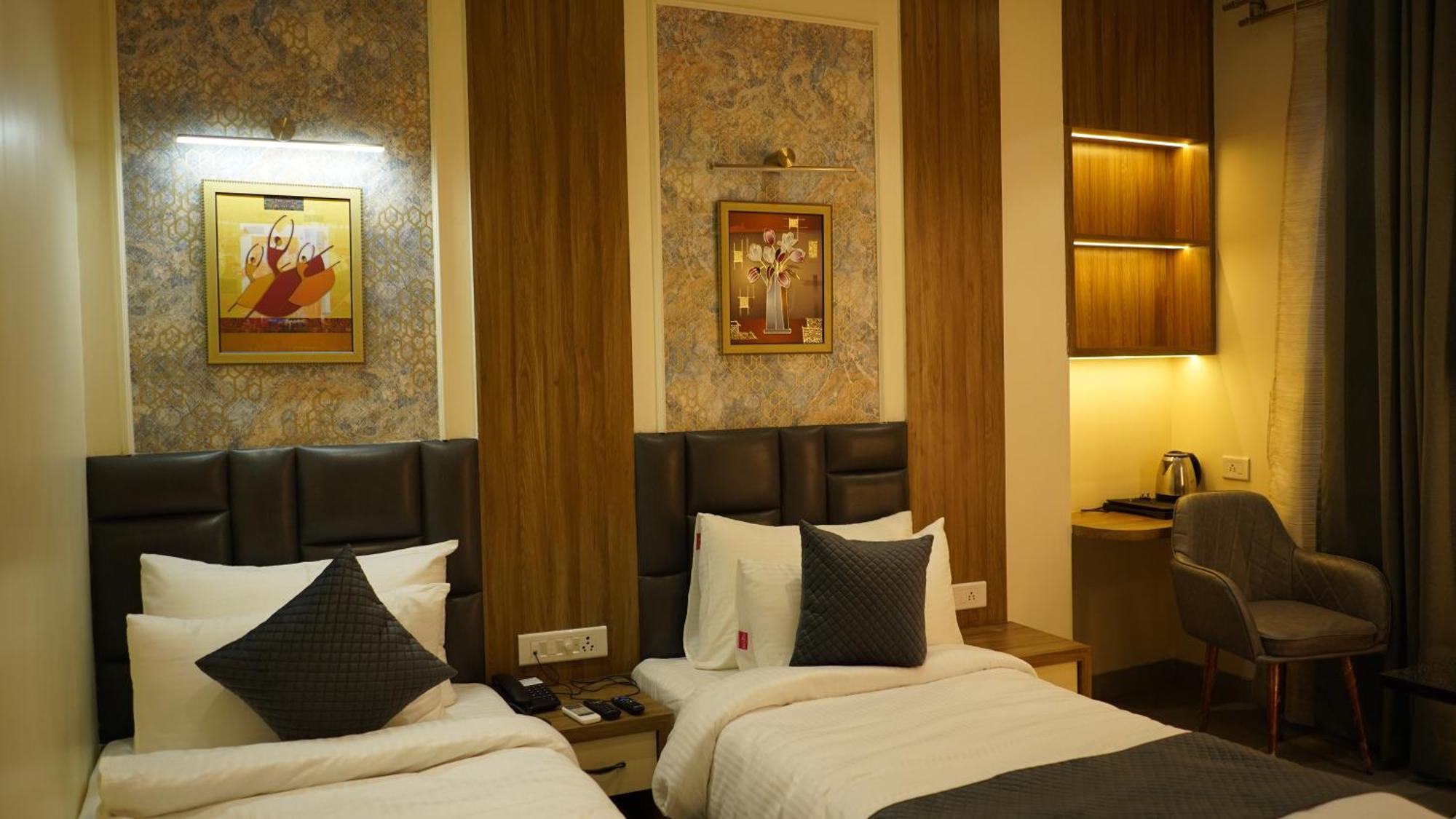 Hotel Silver Pearl Alīgarh Exterior foto